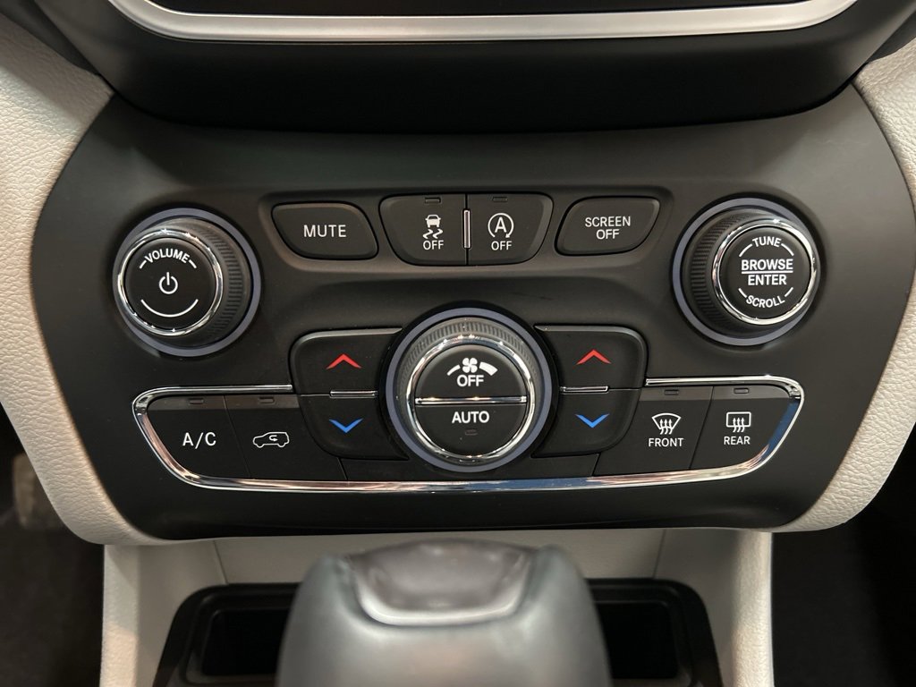 Used 2022 Jeep Cherokee Latitude Lux w/ Sun & Sound Group image 23