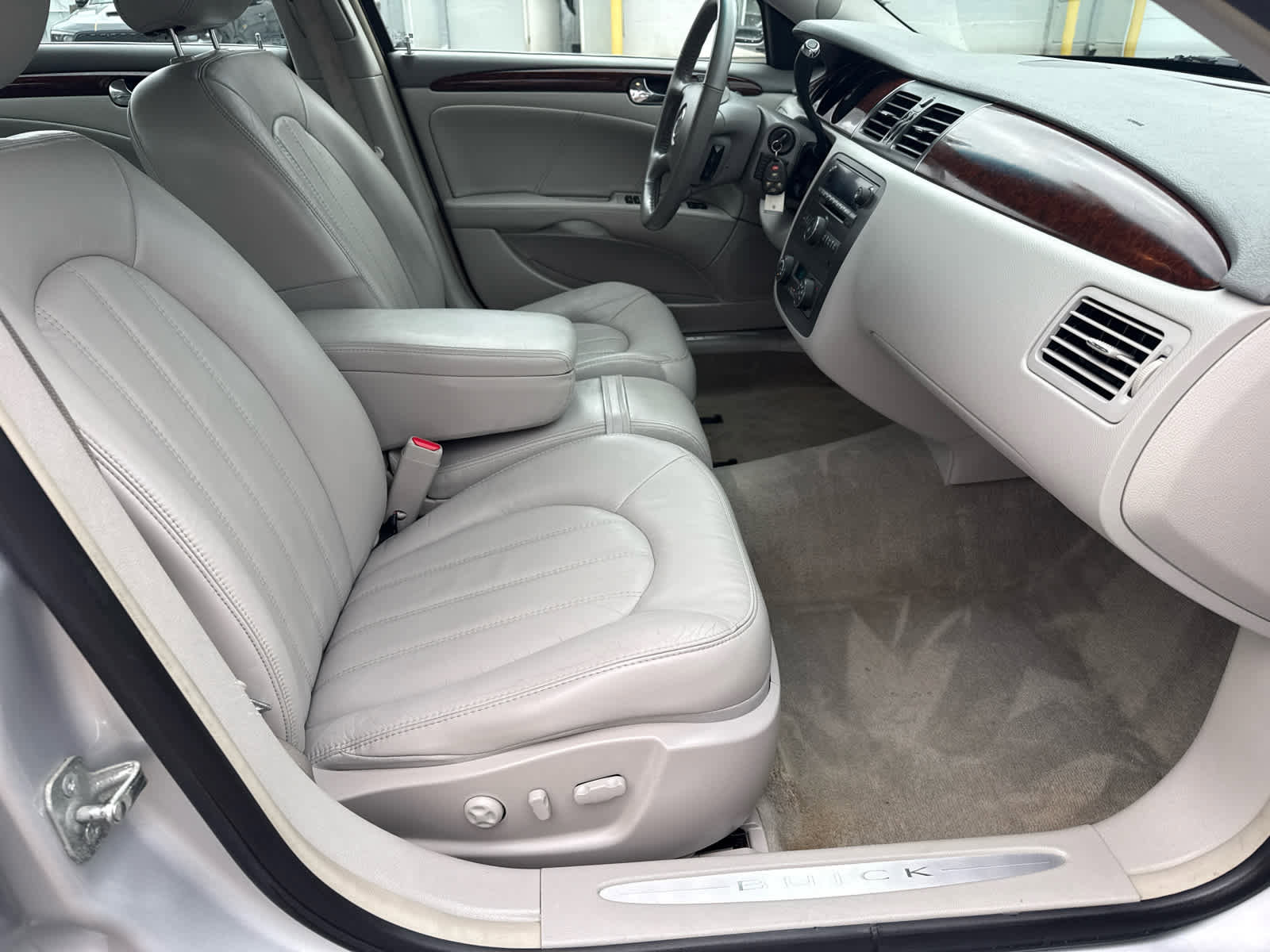 Used 2011 Buick Lucerne CXL w/ Driver Confidence Package FWD image 12