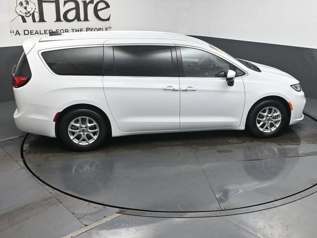 Used 2023 Chrysler Pacifica Touring-L FWD image 38