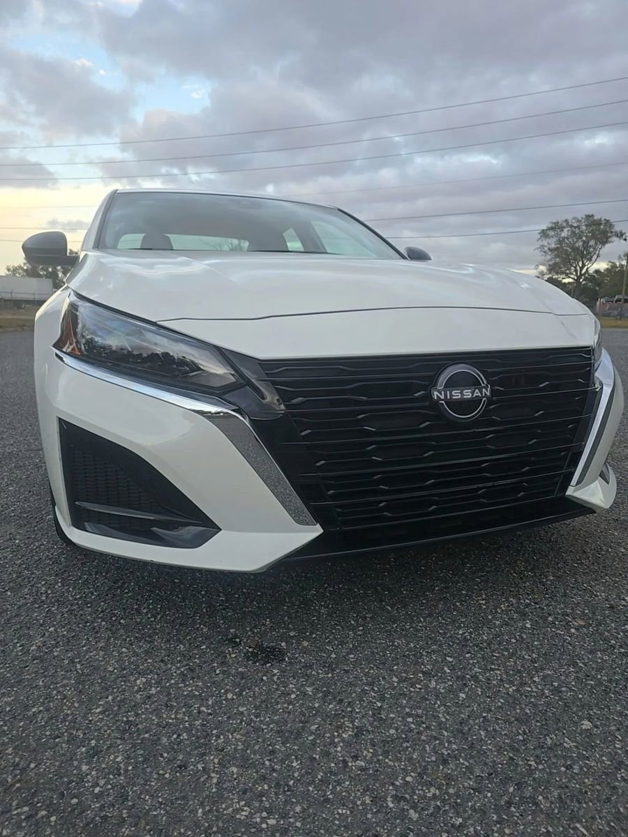 Used 2025 Nissan Altima 2.5 SV image 9