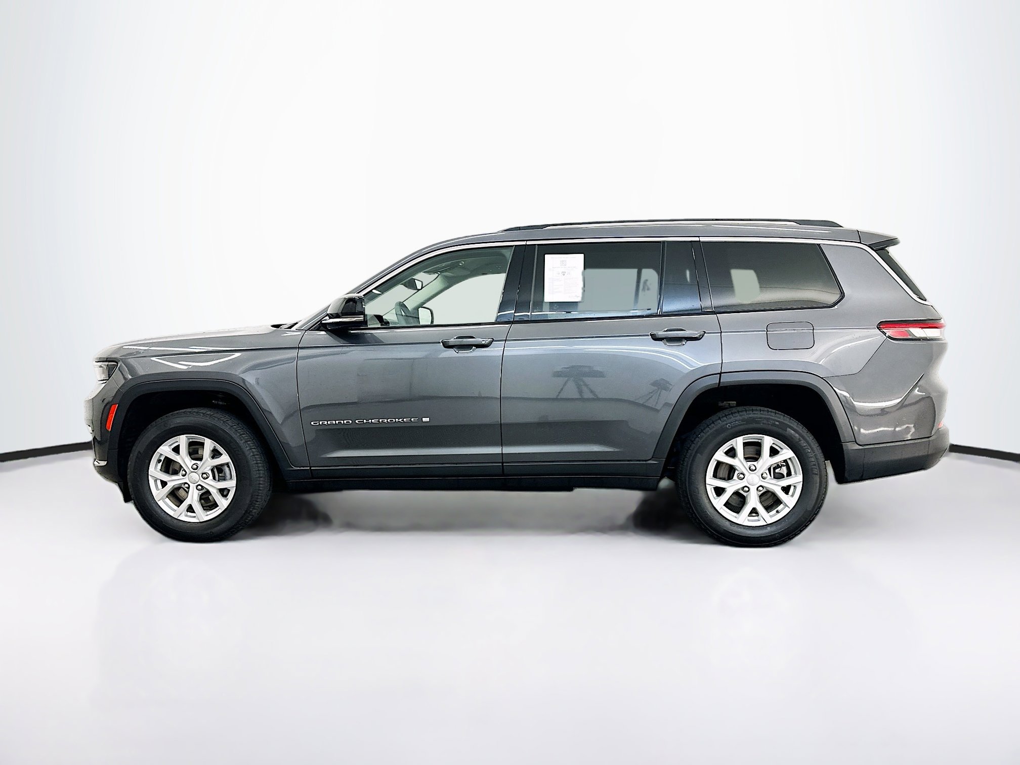 Used 2023 Jeep Grand Cherokee L Limited image 4