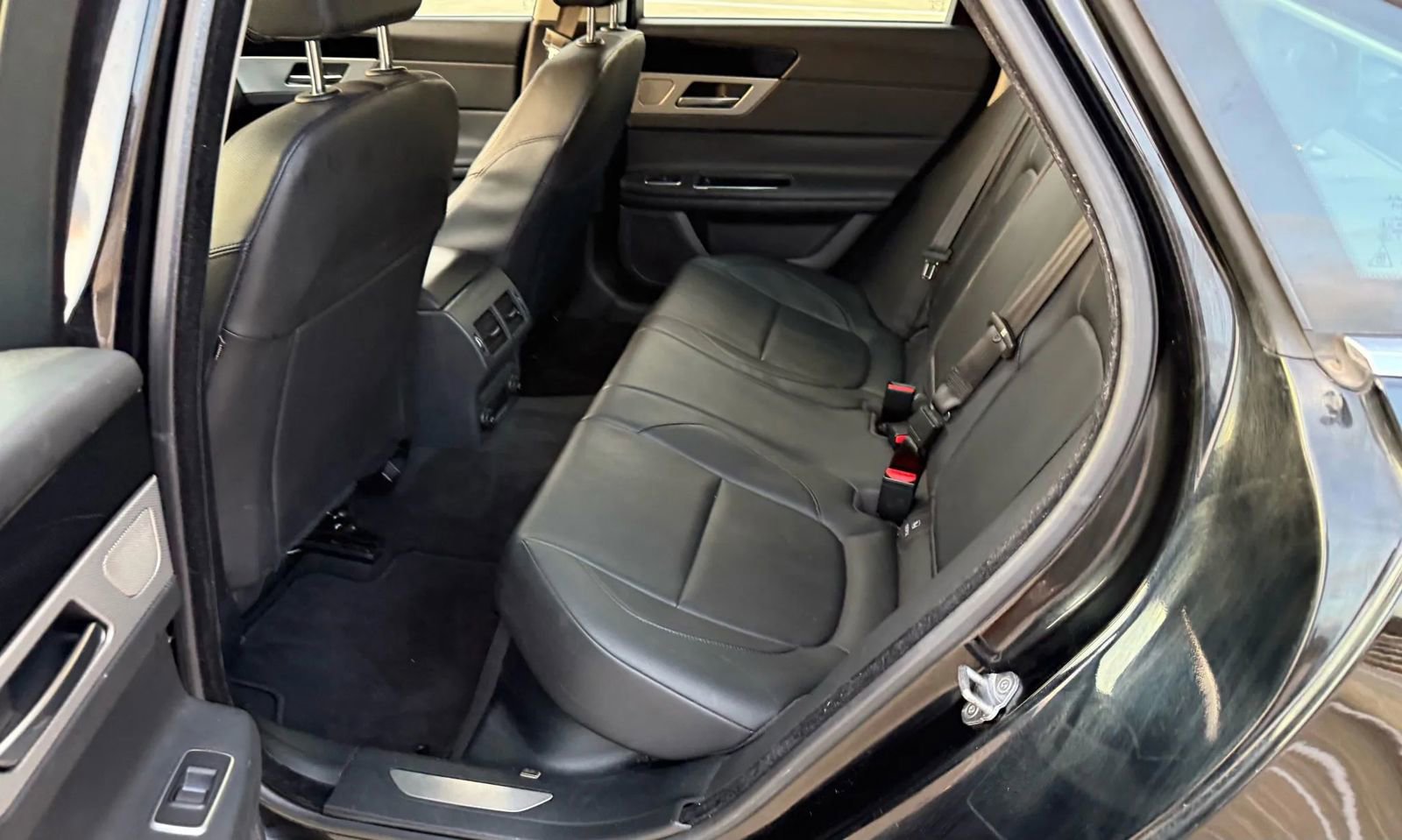 Used 2017 Jaguar XF Premium image 15