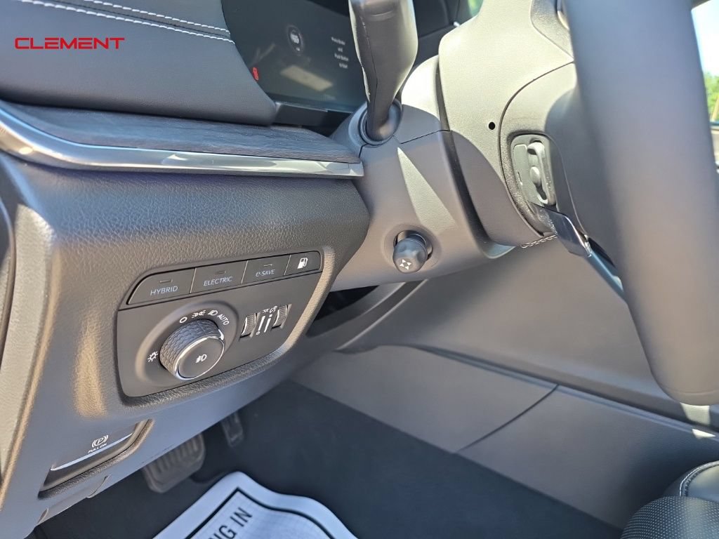Used 2024 Jeep Grand Cherokee Overland w/ Luxury Tech Group IV AWD/4WD image 11
