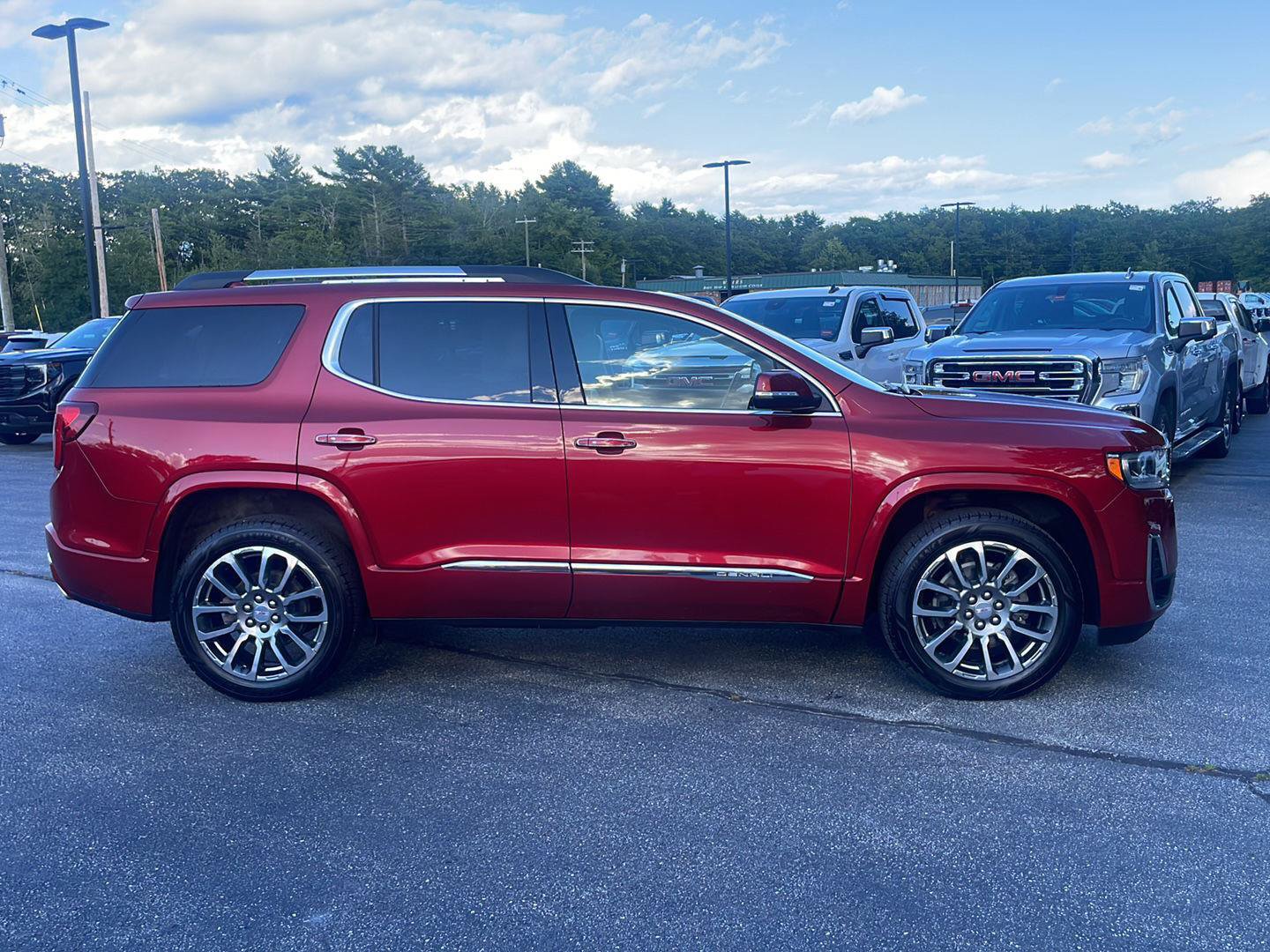 Used 2022 GMC Acadia Denali w/ Denali Ultimate Package AWD/4WD image 8