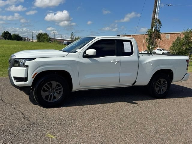 Used 2025 Nissan Frontier SV RWD image 3