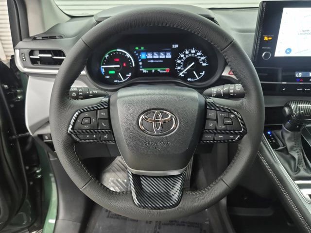 Used 2026 Toyota Sienna XLE image 25