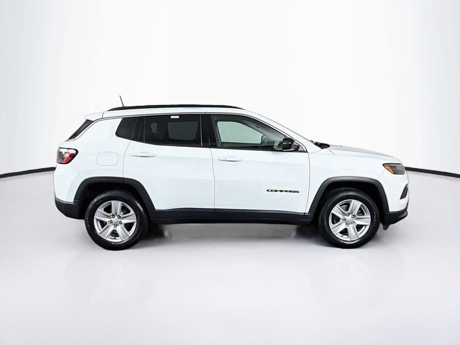 Used 2022 Jeep Compass Latitude AWD/4WD image 12