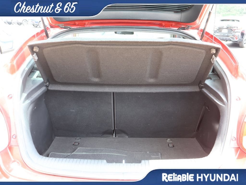 Used 2016 Hyundai Veloster FWD image 15