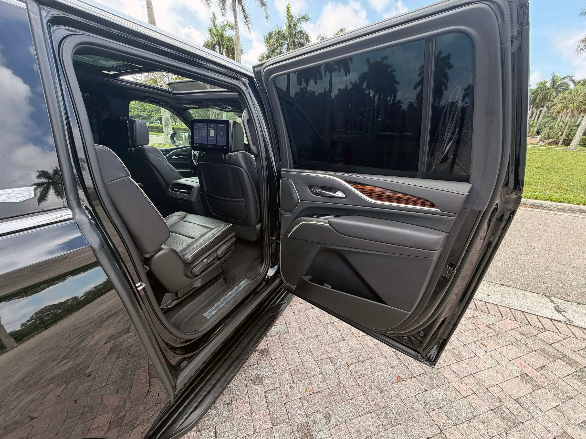 Used 2021 Cadillac Escalade ESV Premium Luxury w/ Performance Package RWD image 41