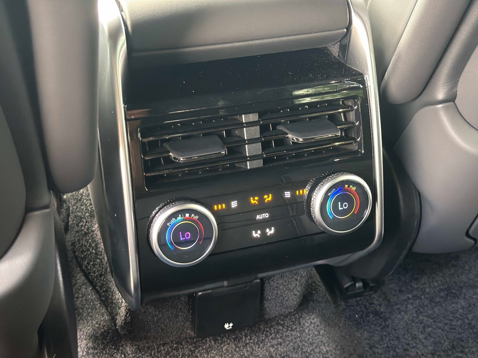 New 2026 Land Rover Range Rover SE AWD/4WD image 15