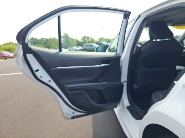 Used 2024 Toyota Camry SE image 23