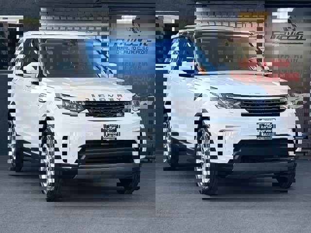 Used 2017 Land Rover Discovery SE image 4