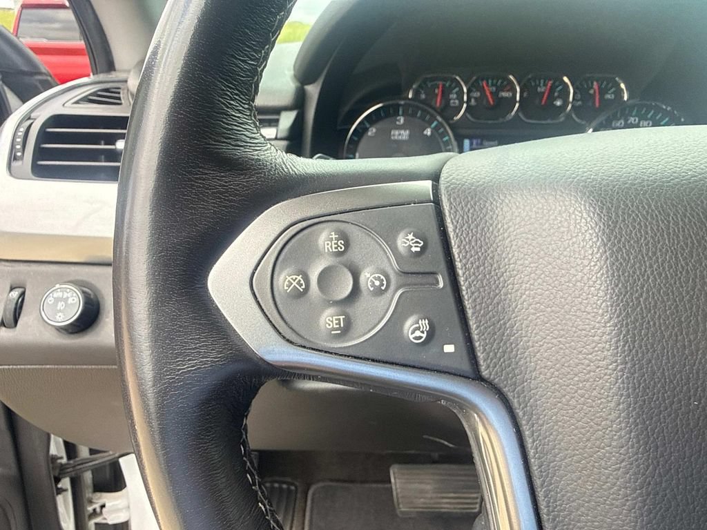 Used 2018 Chevrolet Suburban LT AWD/4WD image 30