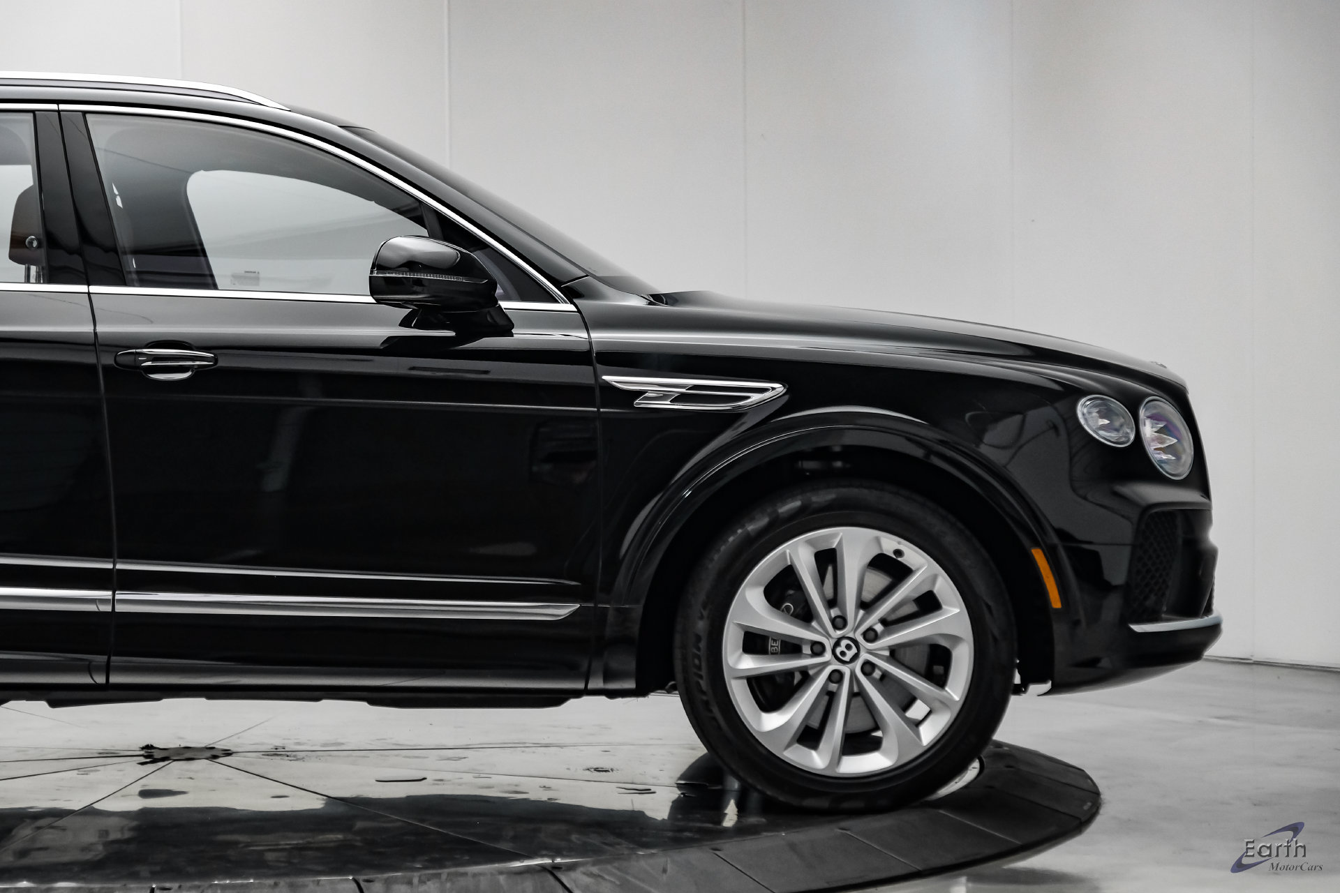 Used 2023 Bentley Bentayga Extended Wheelbase AWD/4WD image 19