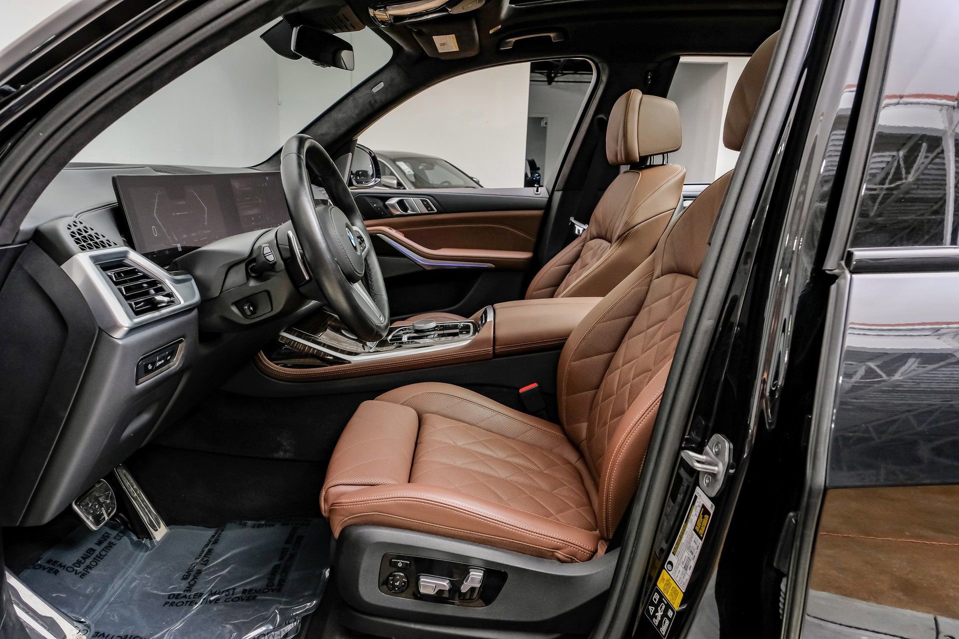 Used 2024 BMW X7 xDrive40i w/ M Sport Package image 4