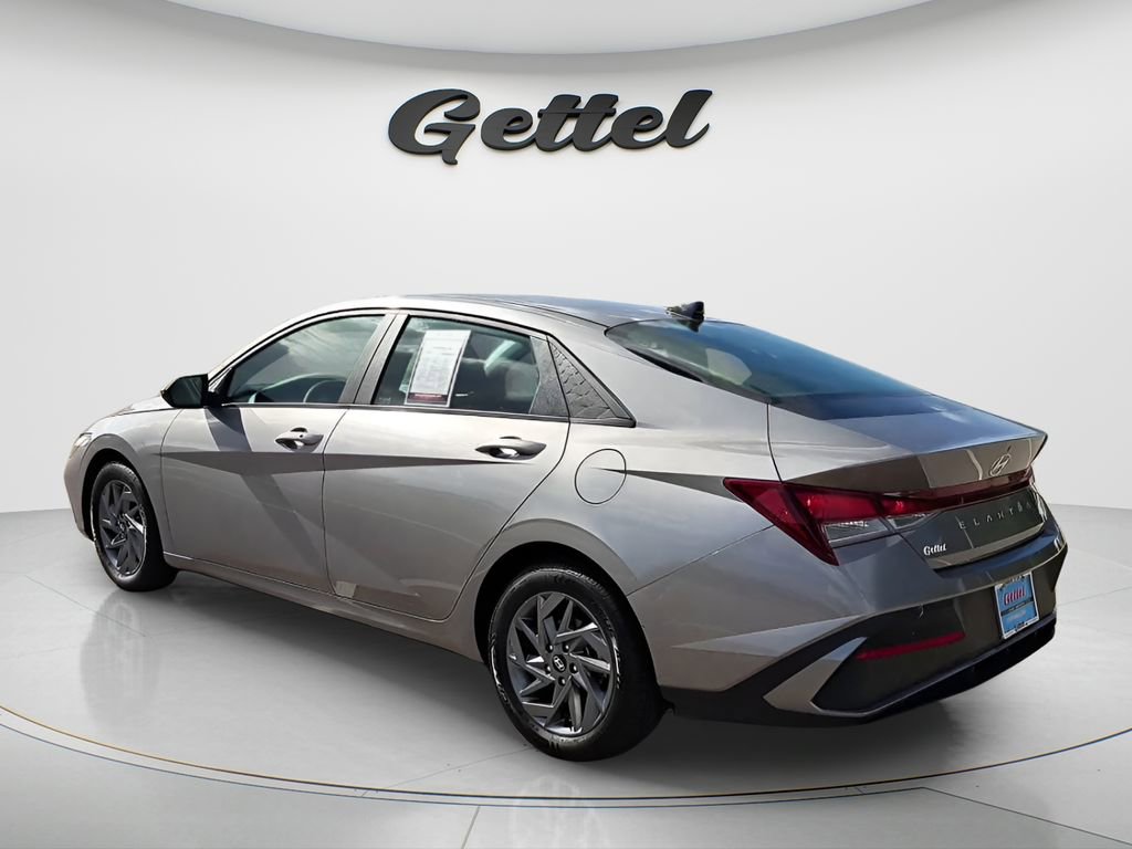 Used 2024 Hyundai Elantra SEL FWD image 5