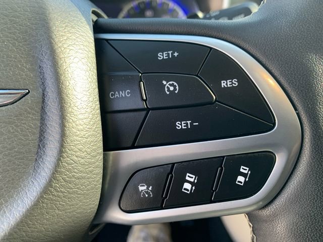 Used 2024 Chrysler Pacifica Touring-L image 30