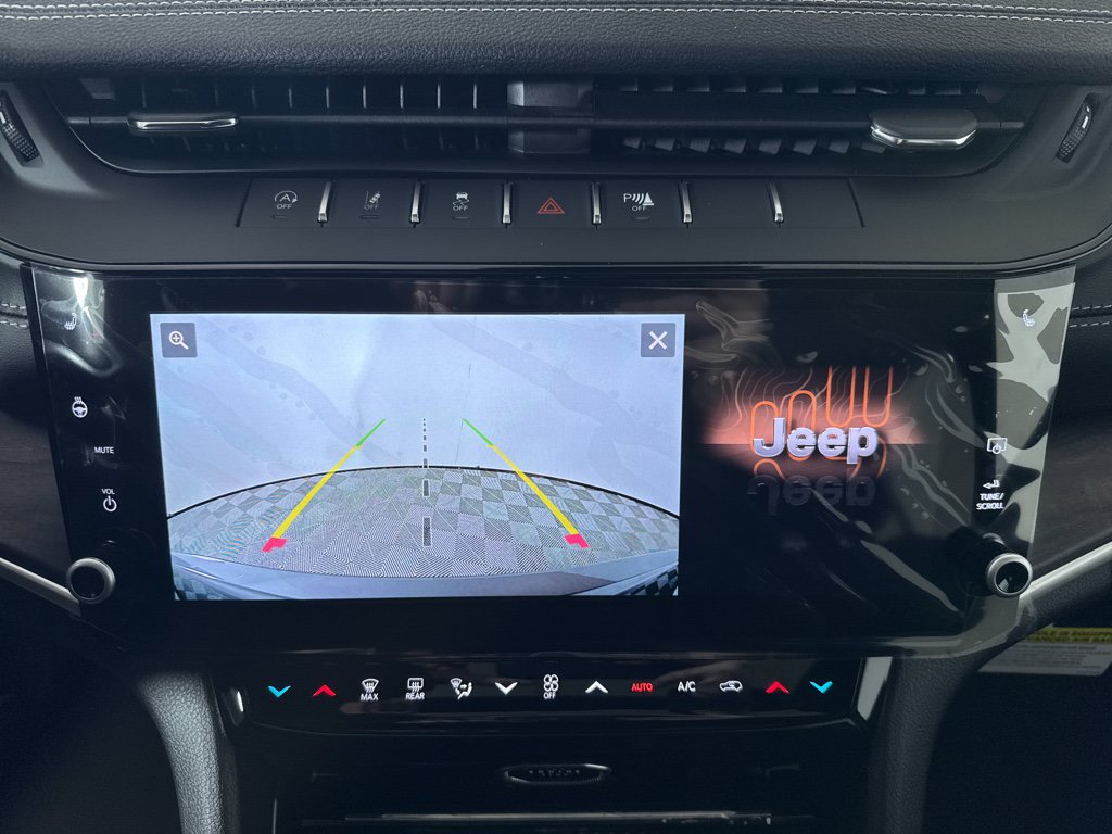 New 2026 Jeep Grand Cherokee Altitude AWD/4WD image 18