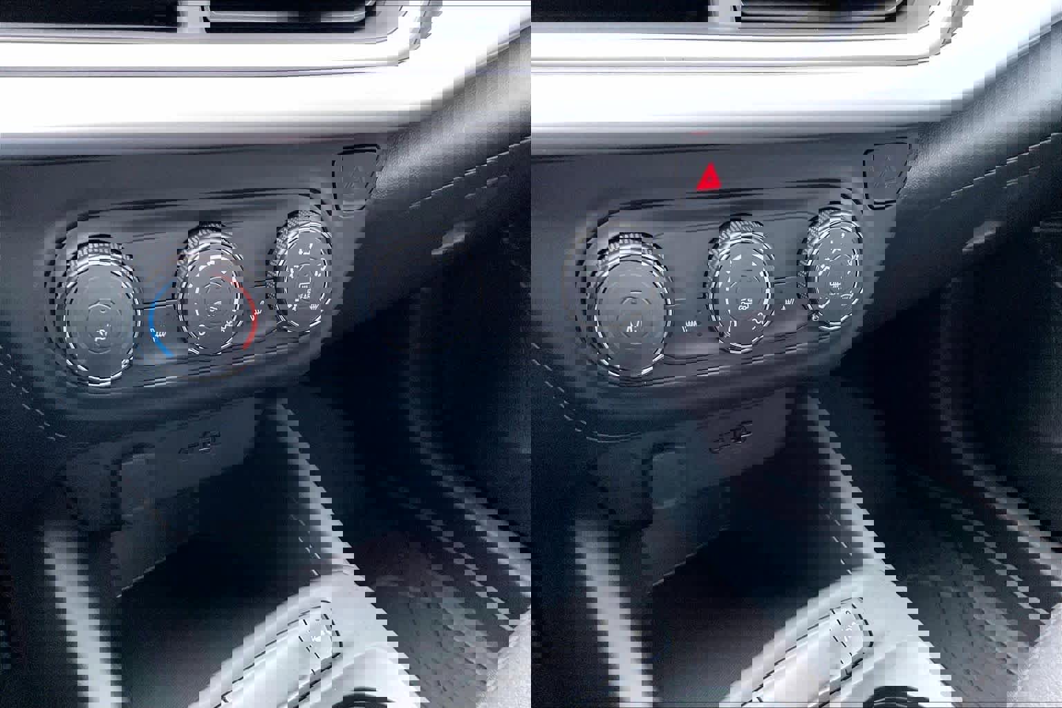 Certified 2025 Chevrolet Trax RS w/ Driver Confidence Package image 33