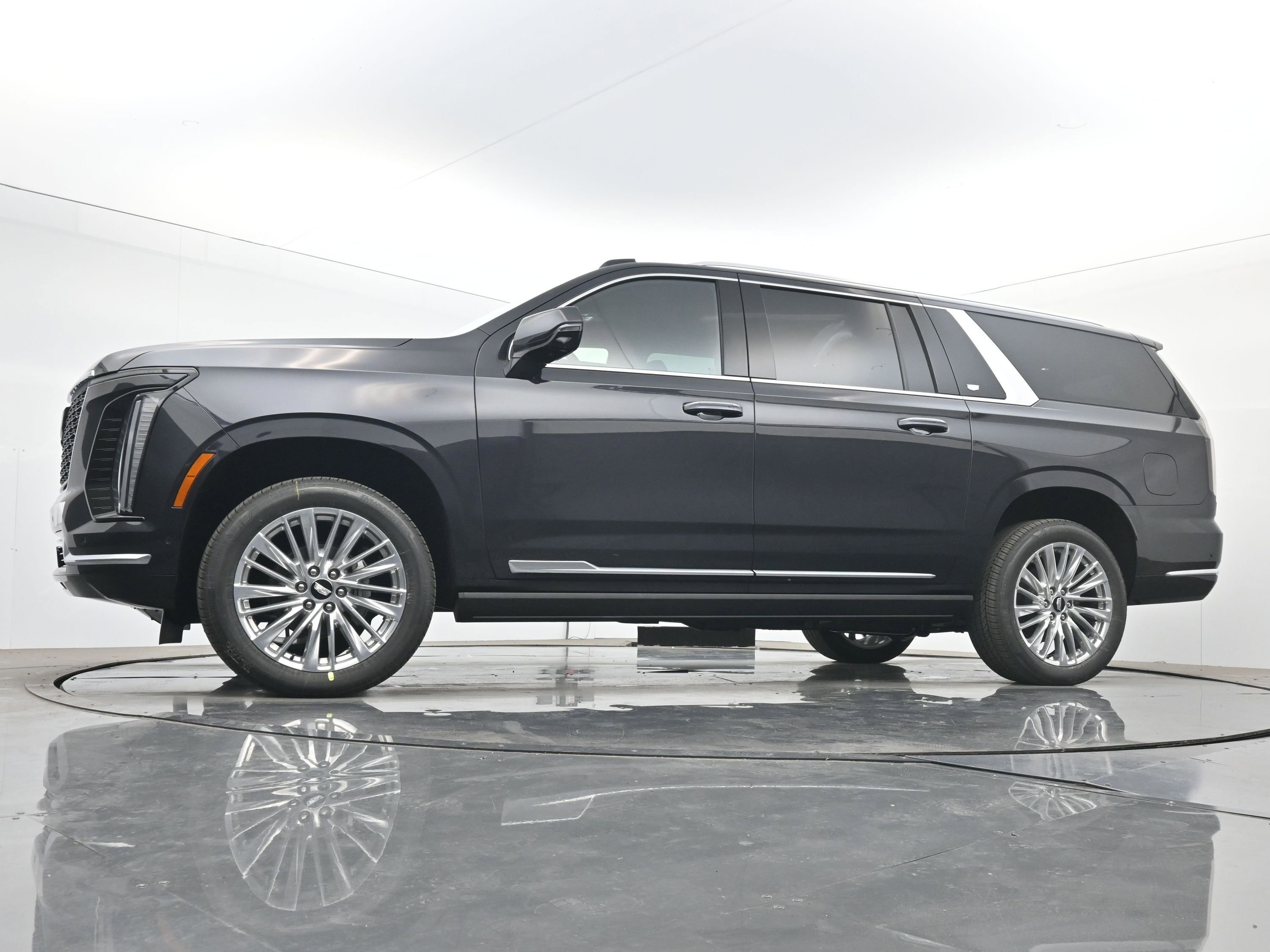 New 2026 Cadillac Escalade ESV Luxury w/ LPO, Floor Liner Package AWD/4WD image 16