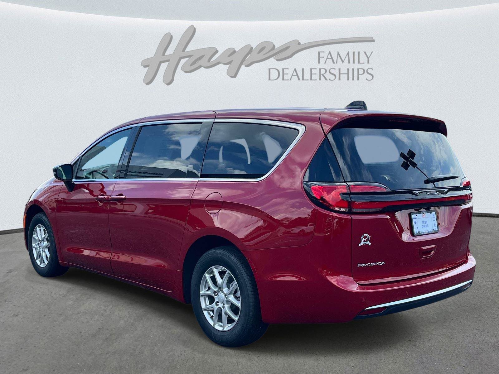 New 2027 Chrysler Pacifica Select FWD image 3