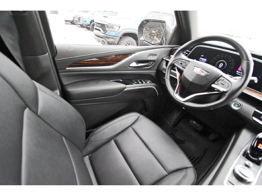 Certified 2024 Cadillac Escalade Luxury RWD image 8