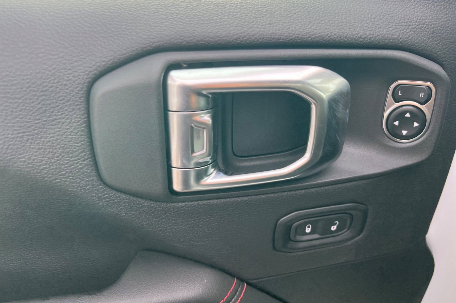 New 2026 Jeep Wrangler Unlimited Rubicon w/ Dual Top Group image 10