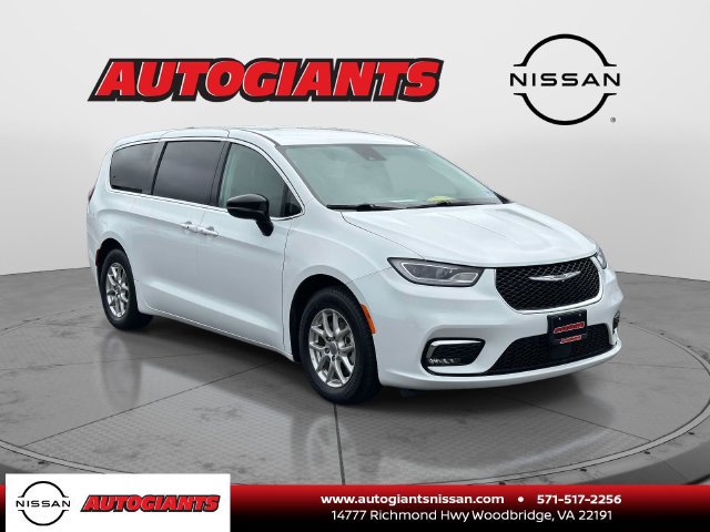 Used 2024 Chrysler Pacifica Touring-L FWD image 1