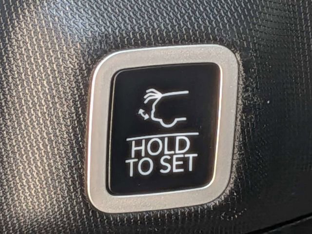 Used 2024 Jeep Grand Cherokee Altitude AWD/4WD image 11