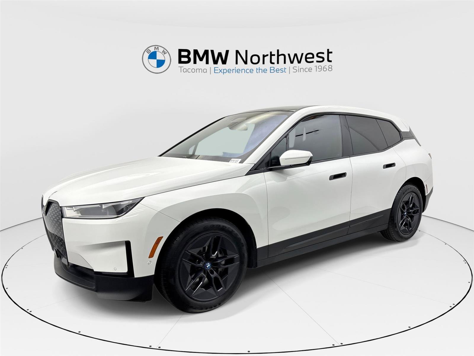 Used 2024 BMW iX xDrive50 AWD/4WD image 1