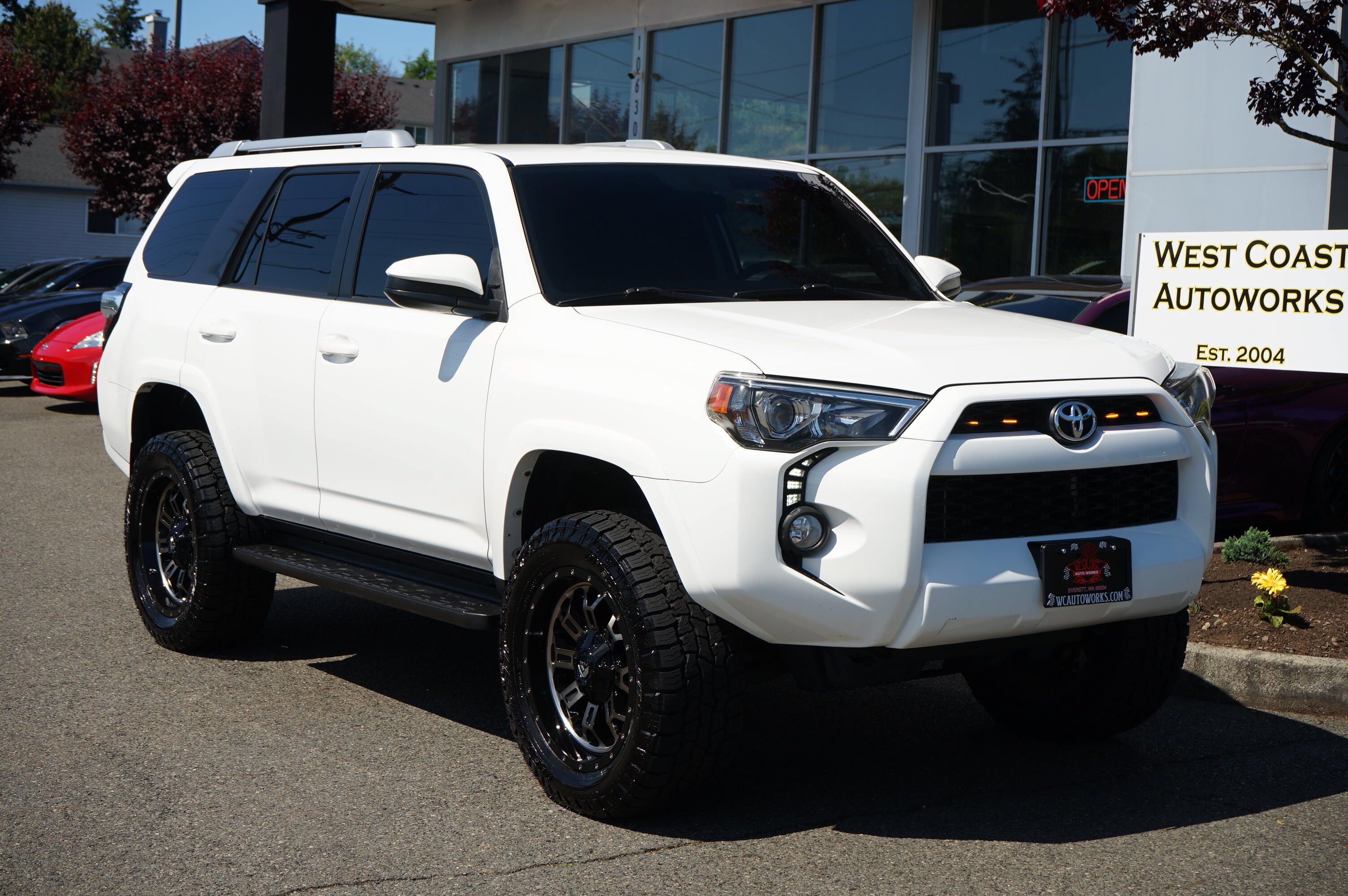 Used 2018 Toyota 4Runner SR5 AWD/4WD image 6