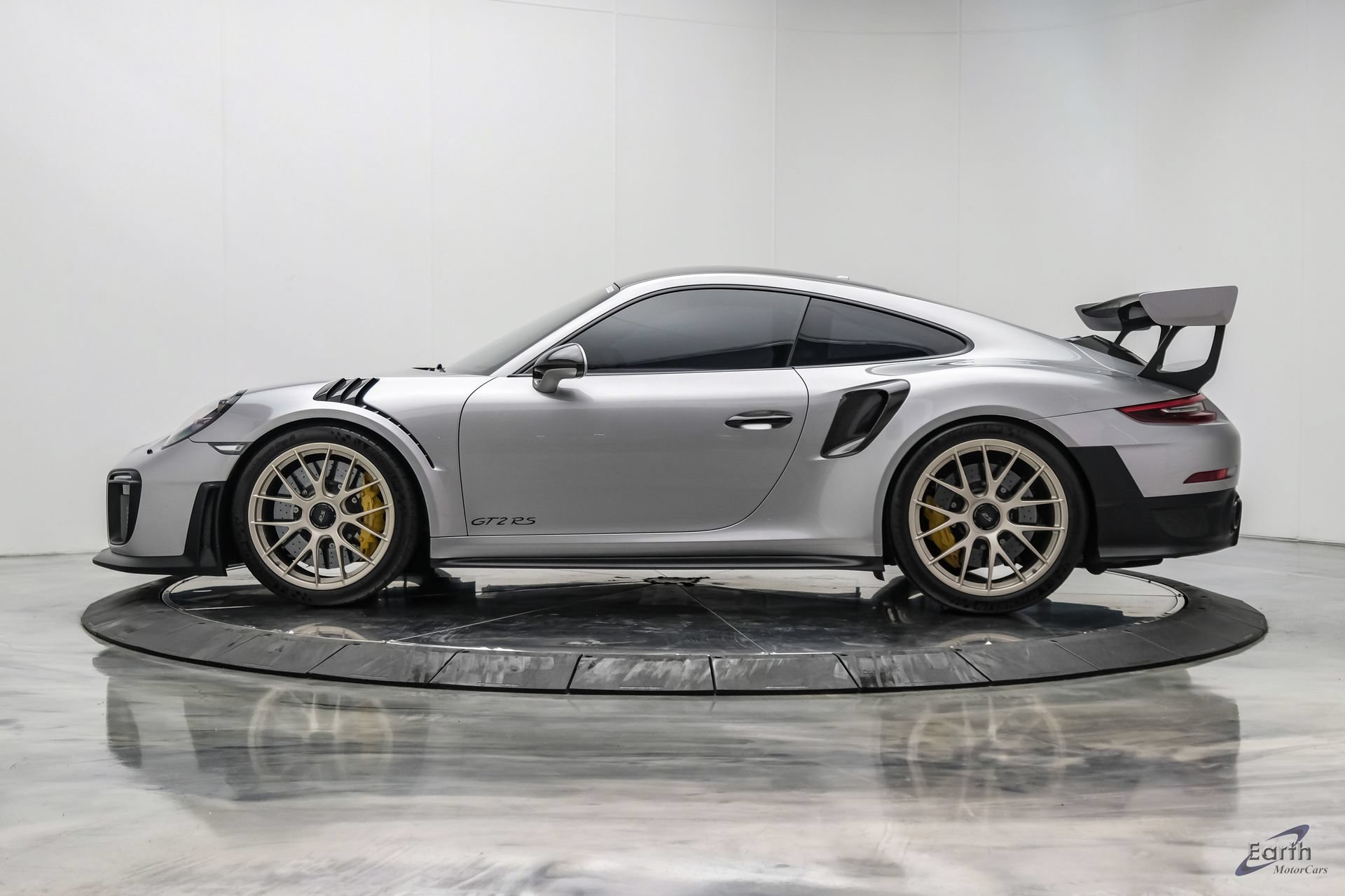 Used 2018 Porsche 911 GT2 RS RWD image 8