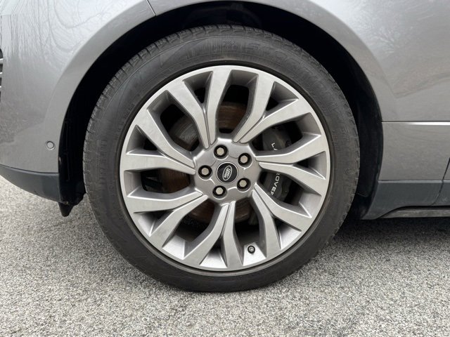 Used 2020 Land Rover Range Rover HSE image 2