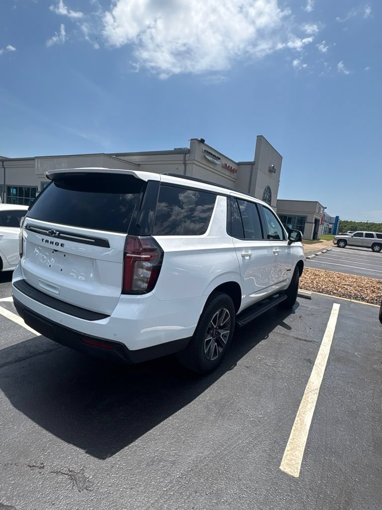 Used 2023 Chevrolet Tahoe Z71 w/ Luxury Package AWD/4WD image 3