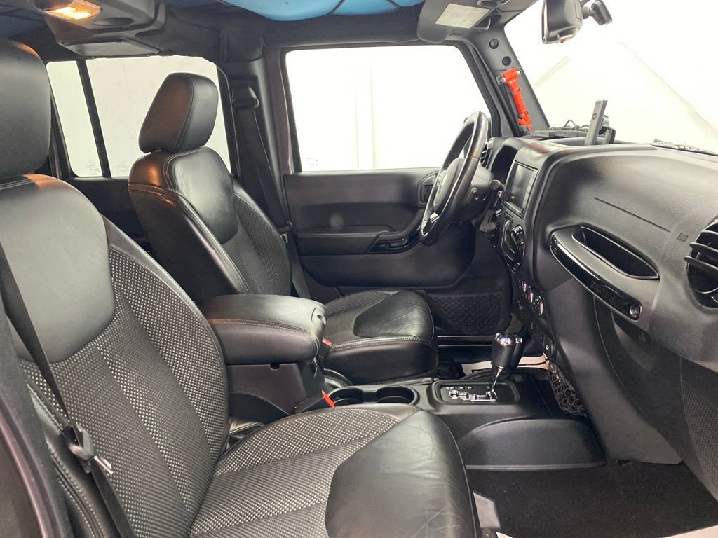 Used 2016 Jeep Wrangler Unlimited Sahara AWD/4WD image 14