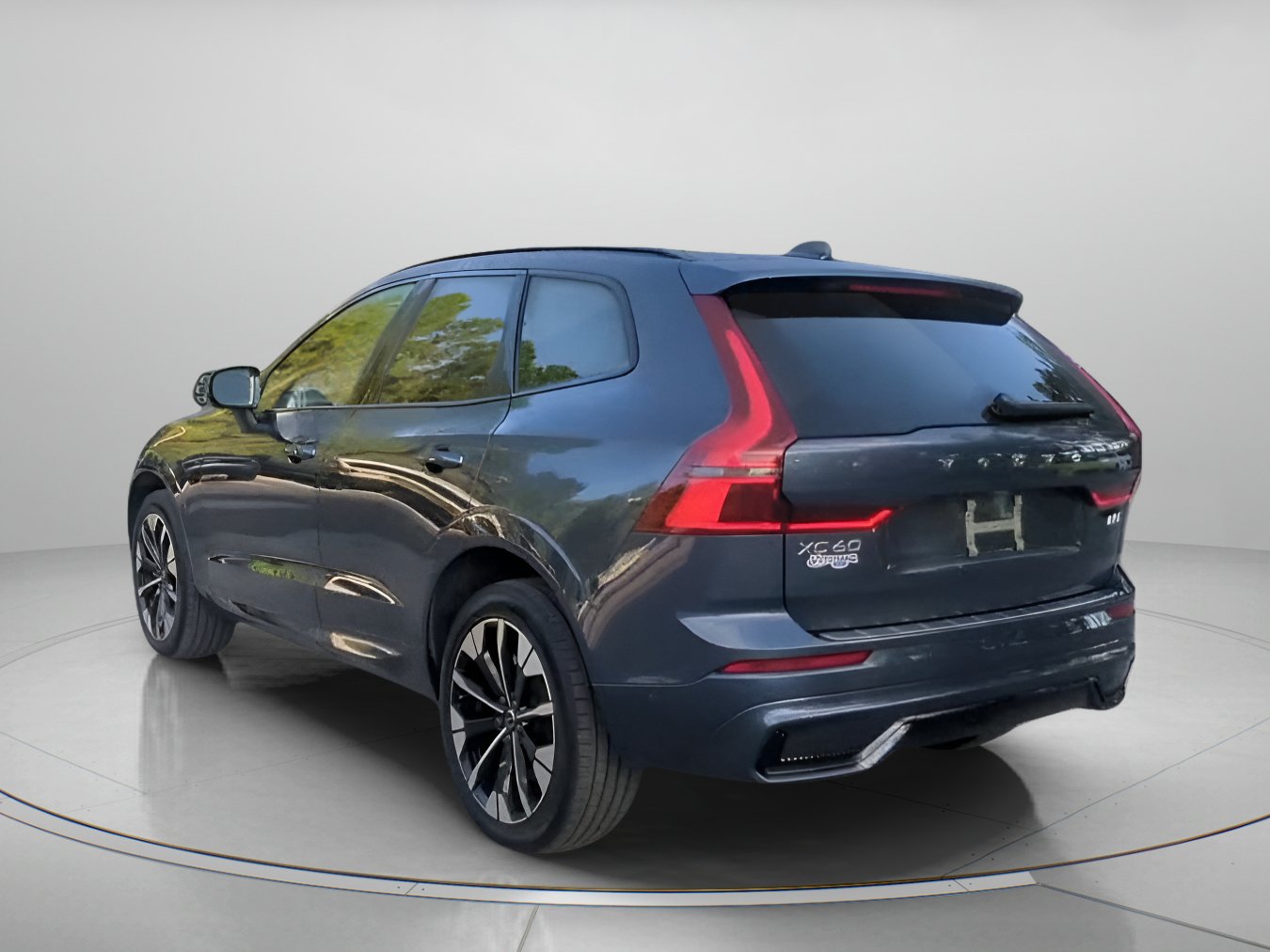 Used 2026 Volvo XC60 B5 Plus AWD/4WD image 21