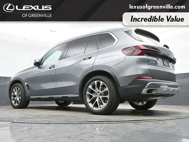 Used 2024 BMW X5 xDrive40i w/ Parking Assistance Package image 40