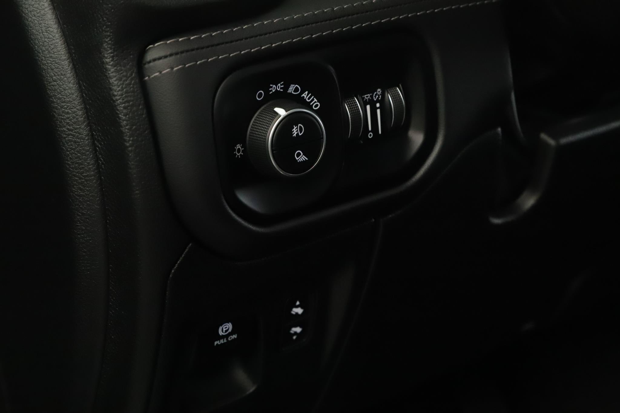 Used 2024 RAM 1500 Limited AWD/4WD image 9