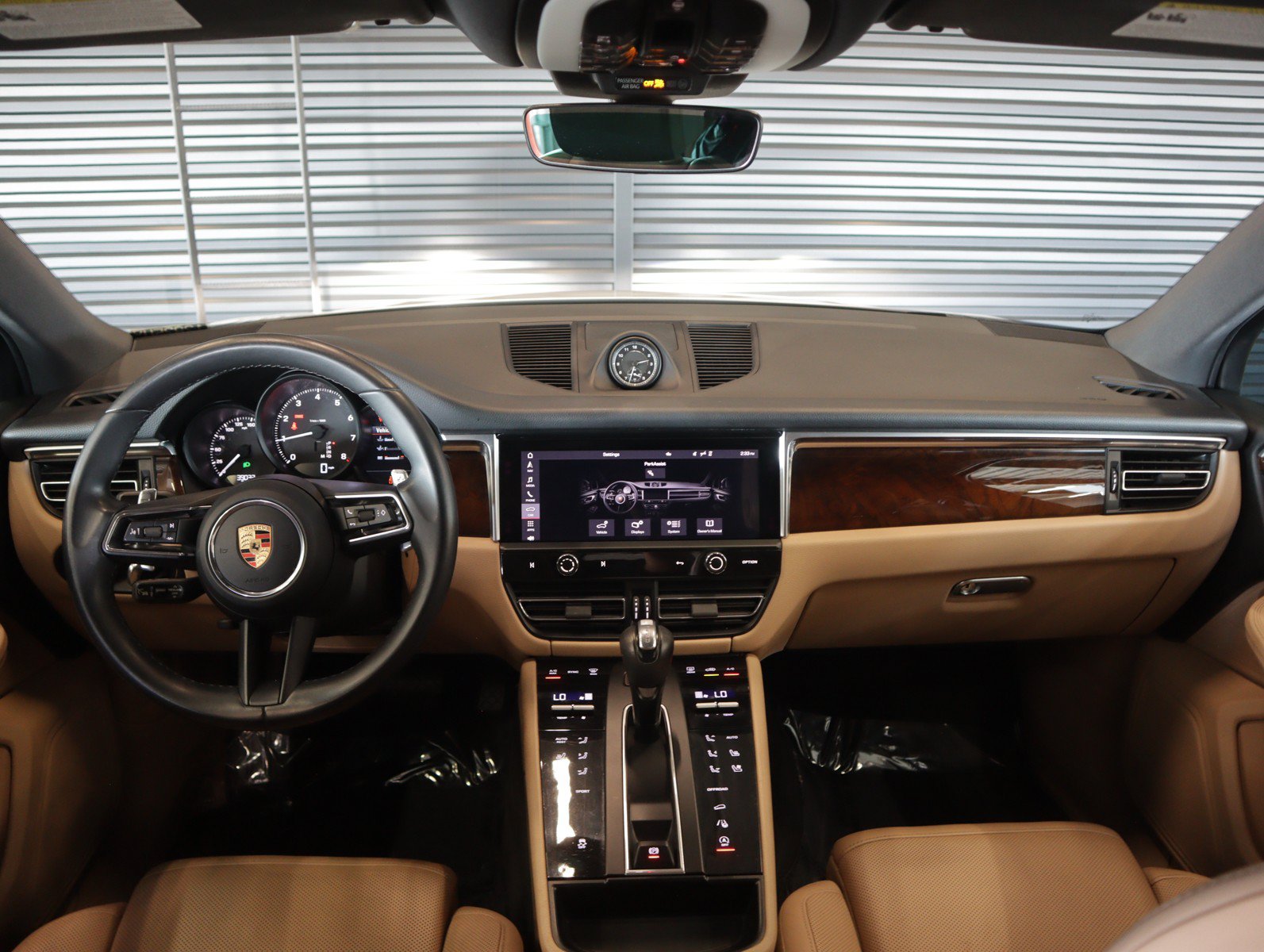 Certified 2023 Porsche Macan AWD/4WD image 14