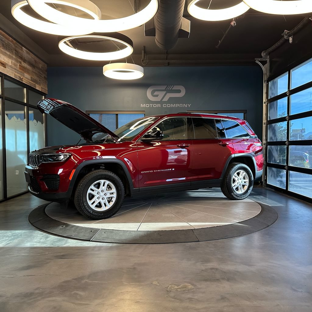 Used 2023 Jeep Grand Cherokee Laredo w/ Luxury Tech Group I AWD/4WD image 23