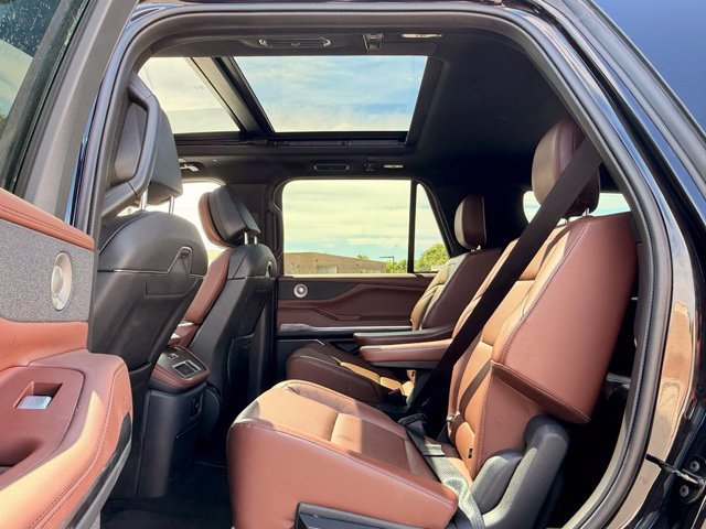 Used 2025 Lincoln Navigator Reserve AWD/4WD image 15