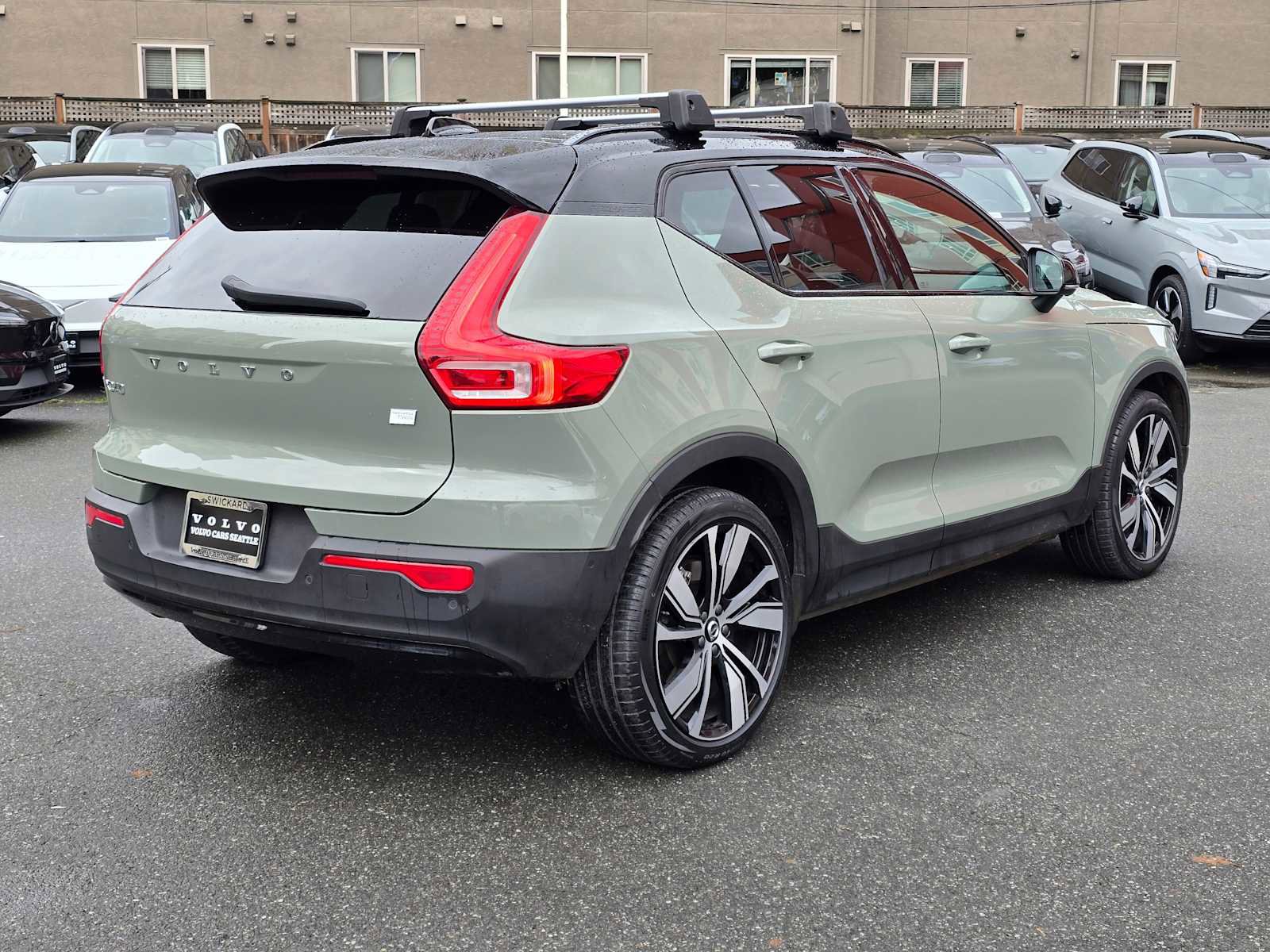Certified 2022 Volvo XC40 P8 Recharge Ultimate image 4