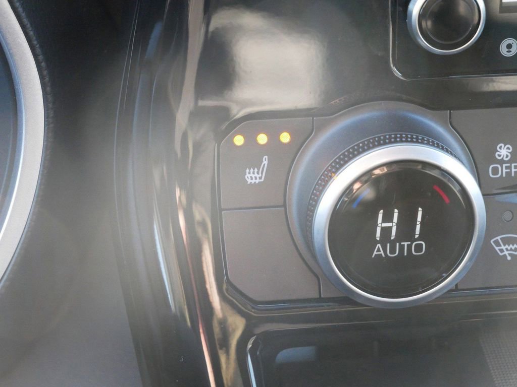 Used 2021 Toyota Highlander XLE image 23