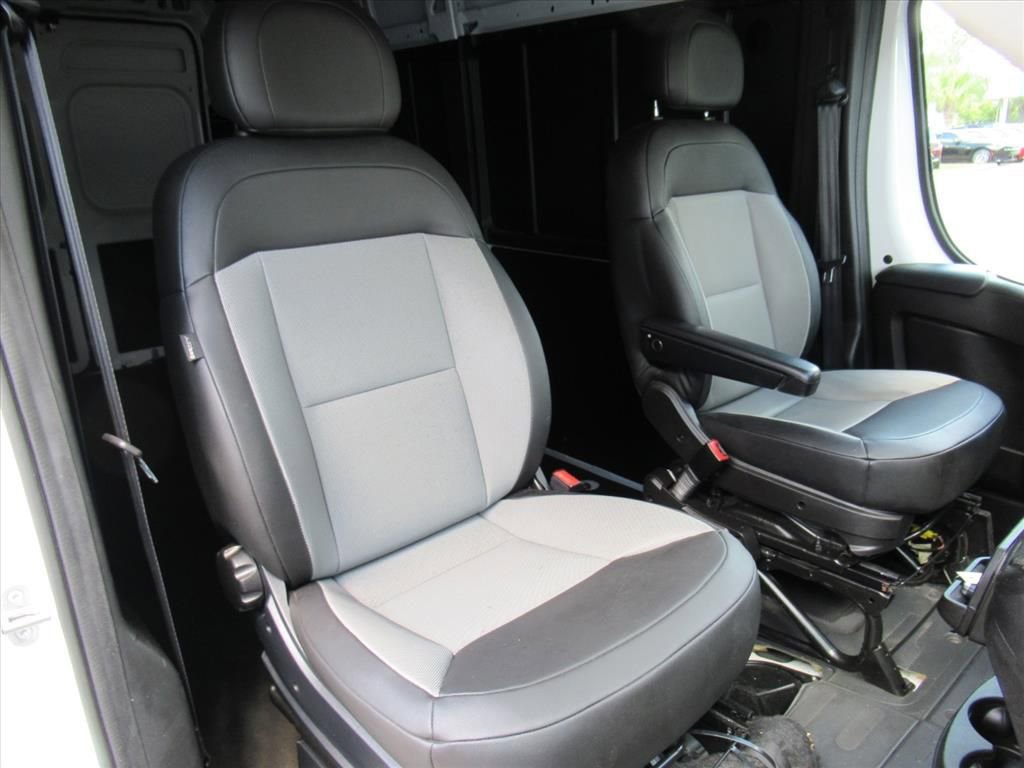 Used 2025 RAM ProMaster 2500 w/ Convenience Group FWD image 9