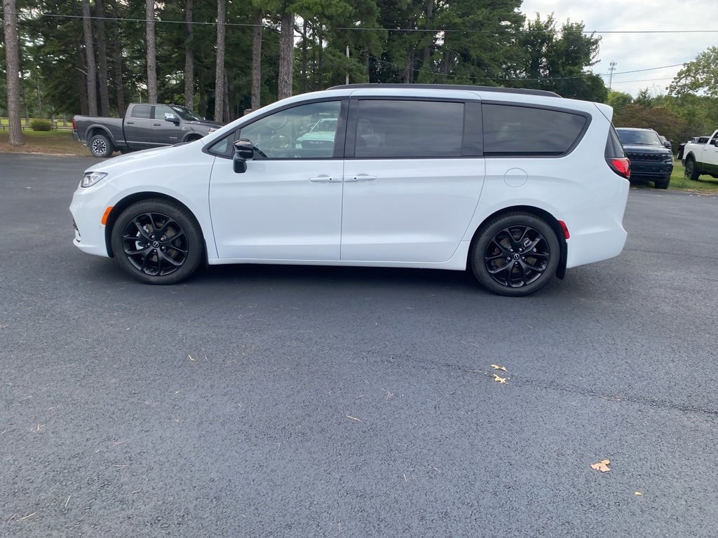 New 2026 Chrysler Pacifica Limited w/ S Appearance Package image 8