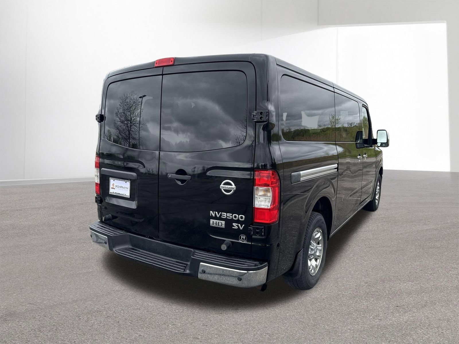 Used 2016 Nissan NV 3500 SV w/ SV Technology Package RWD image 4