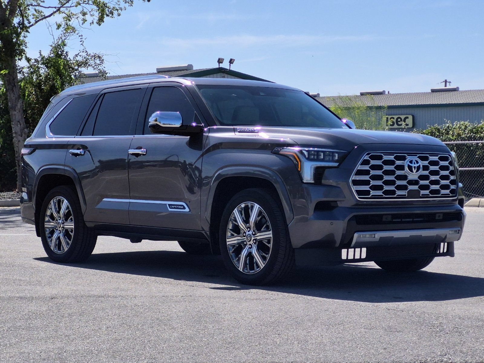 Used 2023 Toyota Sequoia Capstone AWD/4WD image 7