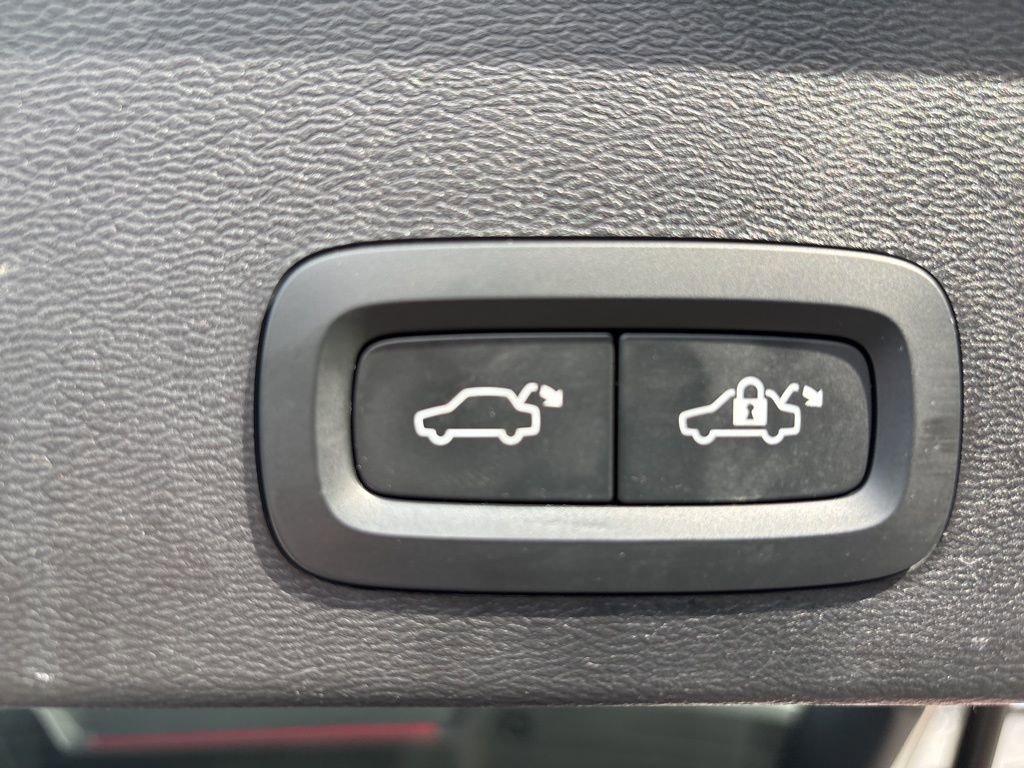 Certified 2023 Volvo XC40 B5 Plus w/ Protection Package AWD/4WD image 48