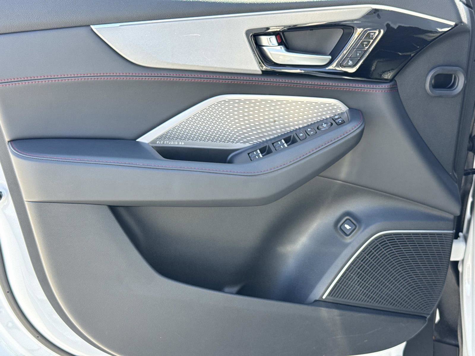 Used 2023 Acura MDX A-Spec image 18