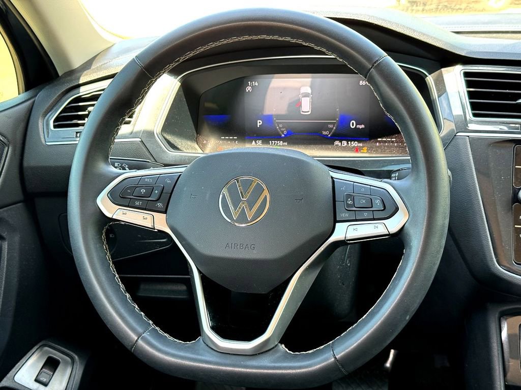Certified 2024 Volkswagen Tiguan SE FWD image 30